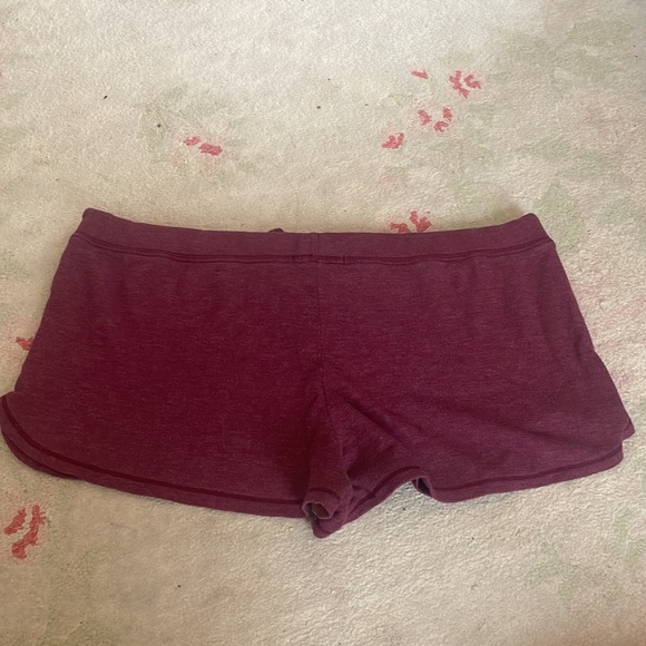 Junk Food pink shorts with lip design - Picture 3 of 3